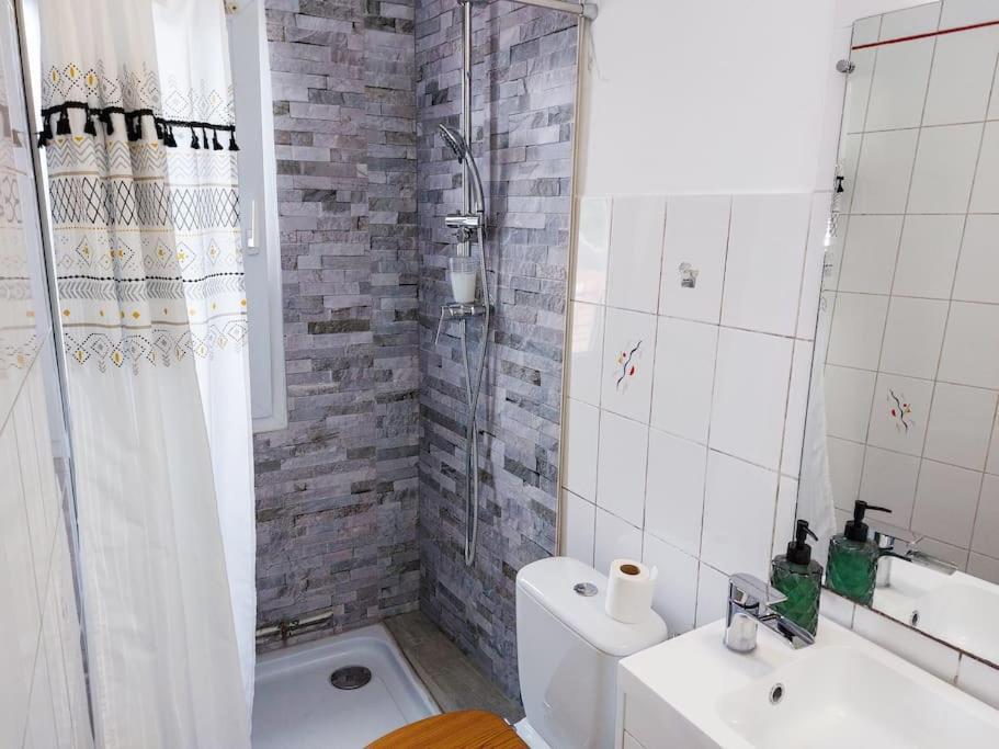 Le Sympathique - Petit Dejeuner, Netflix, Jacuzzi Rouen Exteriör bild
